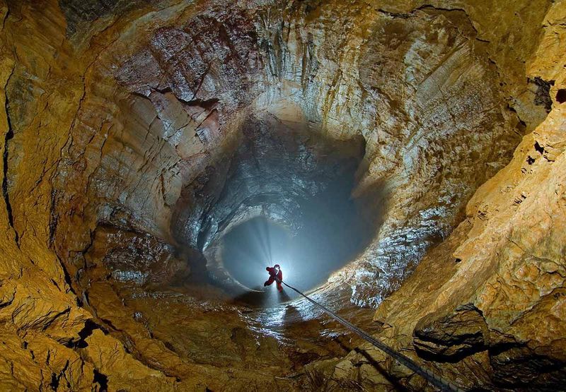 Soubor:Jaskinia Wielka Śnieżna Wielka Studnia.jpg