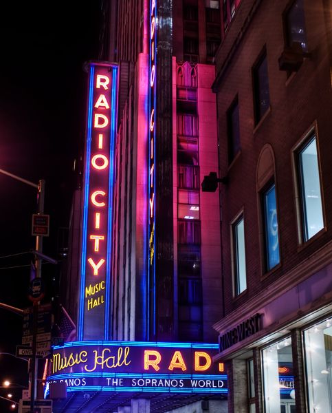 Soubor:Radio City in NYC Flickr.jpg