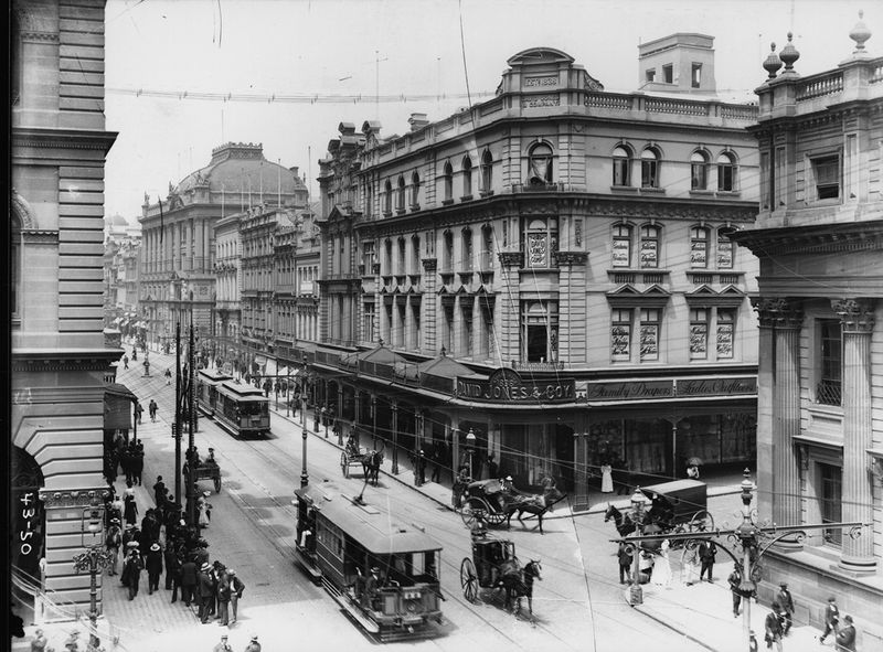 Soubor:Electric trams, George Street, David Jones corner from The Powerhouse Museum Collection.jpg