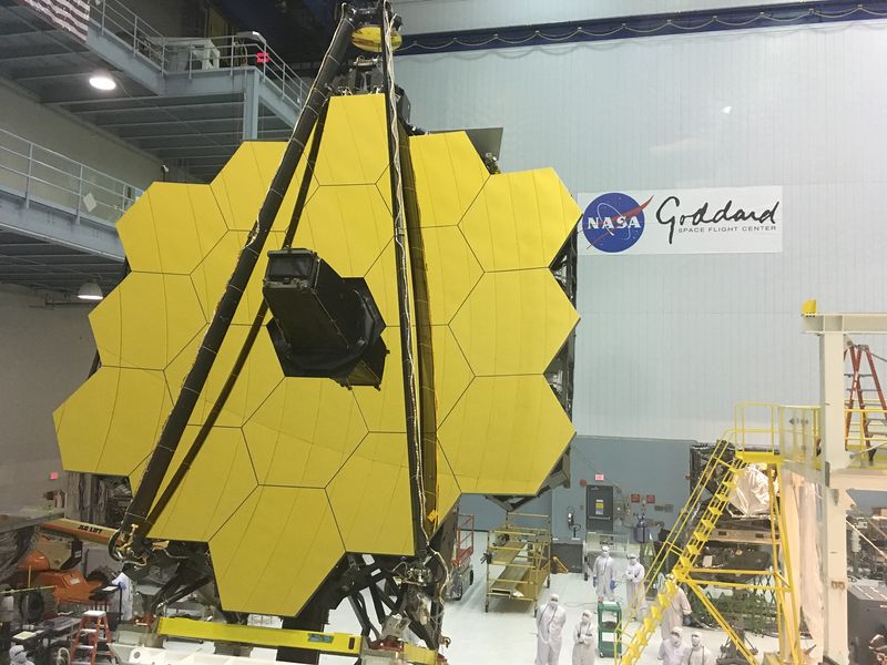 Soubor:James Webb Space Telescope Revealed (26832090085).jpg