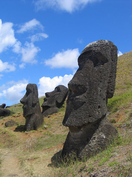 Soubor:Moai Rano raraku.jpg