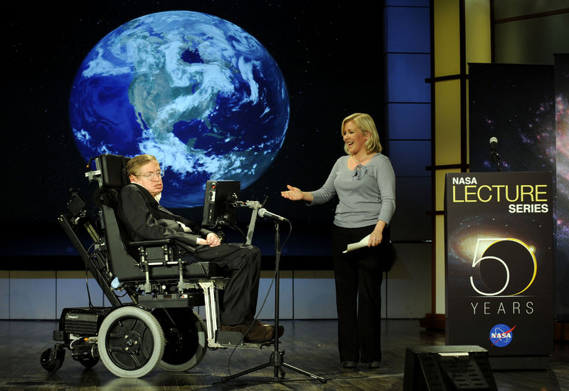 Soubor:Stephen Hawking speaks at NASA 50th-NASAFlickr.jpg