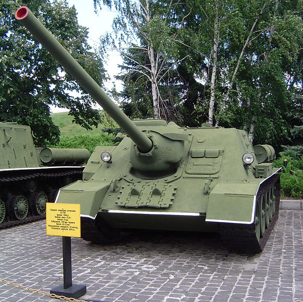 Soubor:Su-100 spatg.jpg