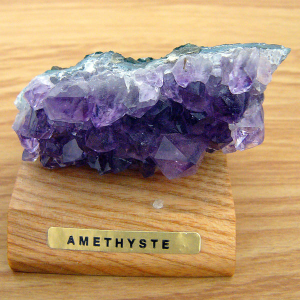 Soubor:Amethyst (Mineral).jpg