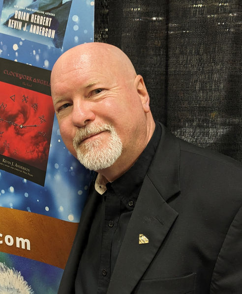 Soubor:Kevin J. Anderson 2023.jpg