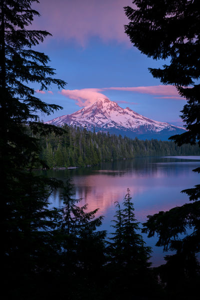 Soubor:Late sunset light hitting Mt. Hood at Lost Lake, Mt. Hood National Forest, Cascade Mountains, Oregon.jpg