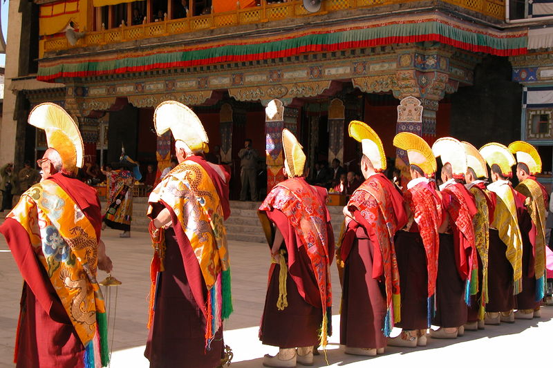Soubor:Shigatse Monks, Tibet.jpg