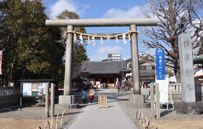 Soubor:Asakusa shrine-1.jpg