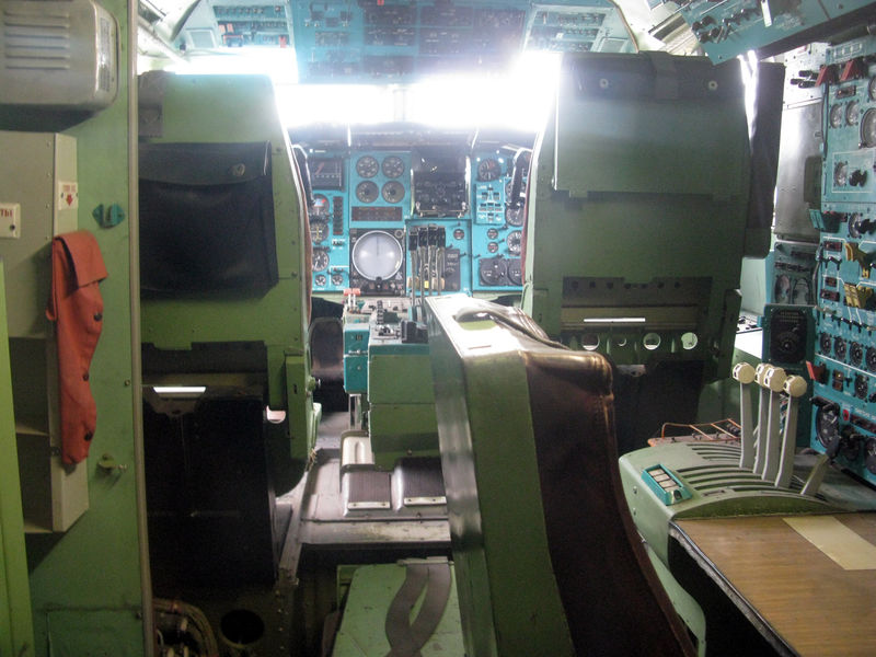 Soubor:Tu-144-cockpit1.jpg