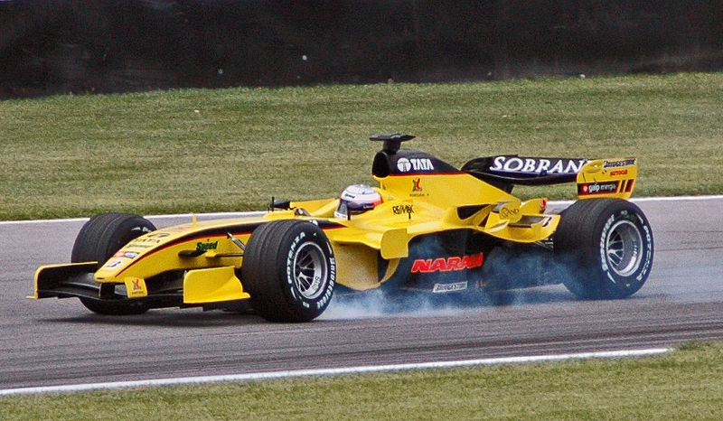 Soubor:Karthikeyan (Jordan) locking brakes in qualifying at USGP 2005.jpg