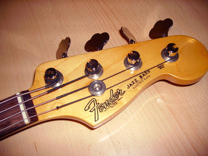 Soubor:Fender Jazz Bass Headstock.jpg