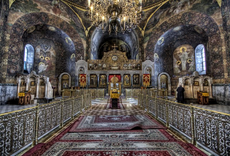 Soubor:Unorthodox Religion at Kievo-Pecherskaya Lavra HDR.jpg