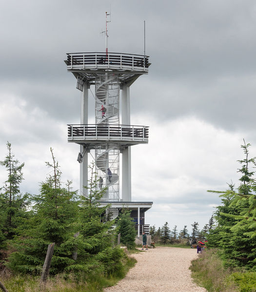 Soubor:2015 Wieża widokowa na górze Smrek.jpg