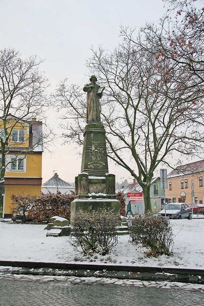 Soubor:Pomník Mistra Jana Husa v Nechanicích.jpg