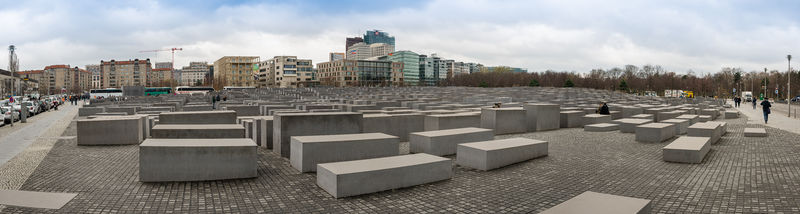 Soubor:Berlin Germany Holocaust Memorial - panorama.jpg