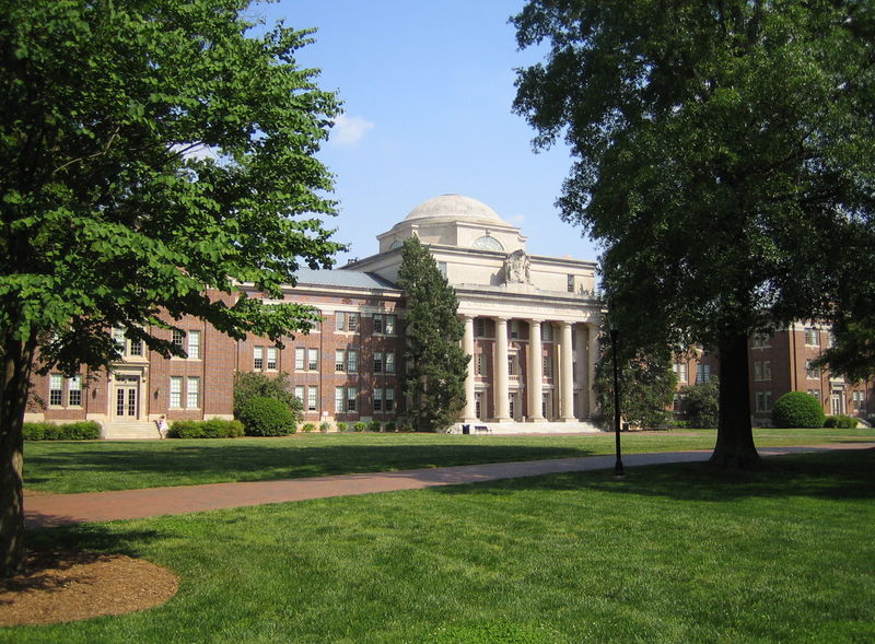 Soubor:Chambers Building, Davidson College (Davidson, North Carolina).jpg