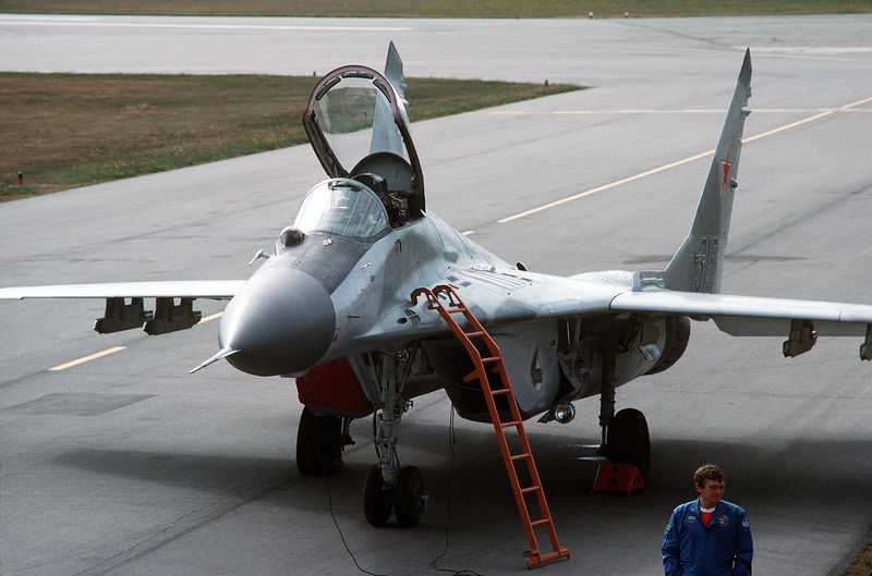 Soubor:Soviet MiG-29 DF-ST-99-04977.JPG