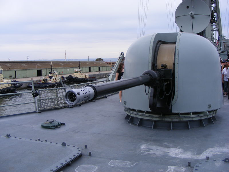 Soubor:Mk75 76mm rapid fire naval gun.jpg