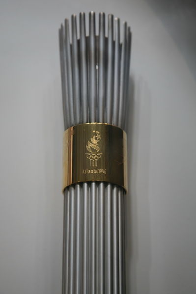 Soubor:1996 Atlanta Olympic Games Torch (Replica).jpg