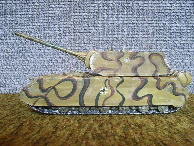 Soubor:Panzer Maus, Seitenansicht (Modell).jpg