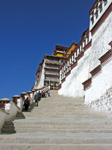 Soubor:Tibet-5496 - Long Climb-DJFlickr.jpg