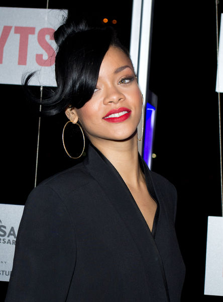 Soubor:Rihanna2012.jpg