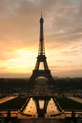 Eiffelova věž za svítání...(2005)