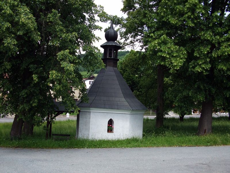 Soubor:Kaplička v Hluboké u Kdyně.jpg