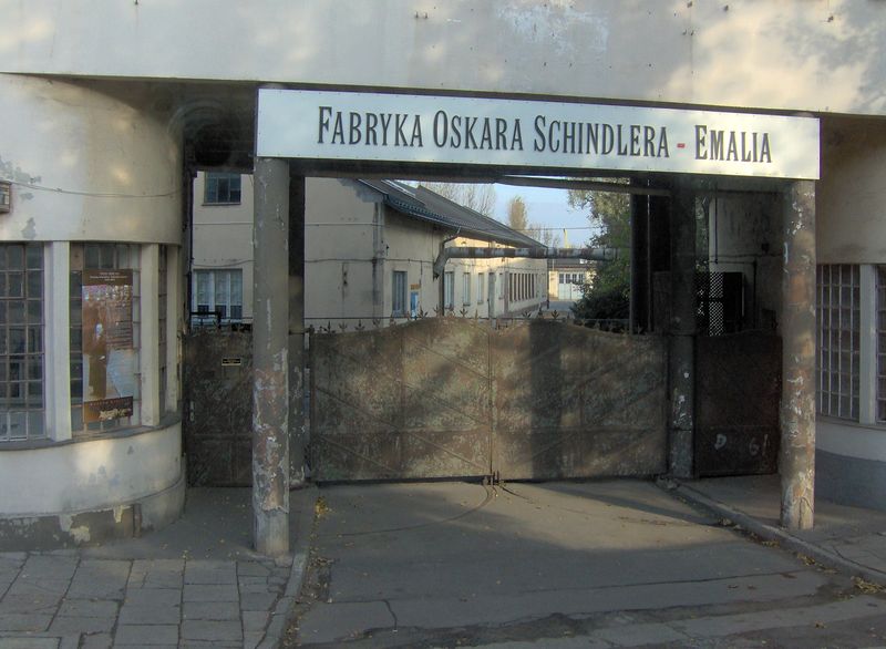 Soubor:Oskar Schindler enamel factory in Kraków.jpg