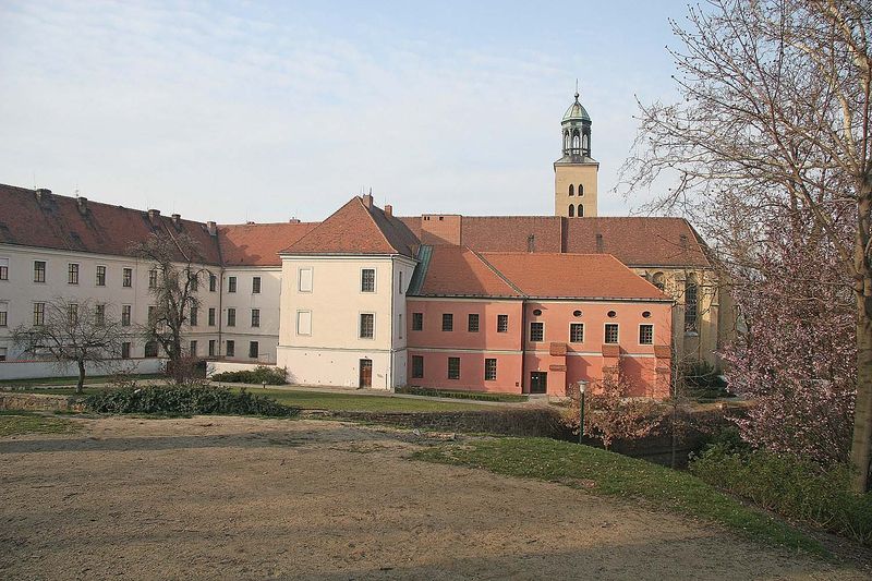 Soubor:Opava - minoritský klášter.jpg