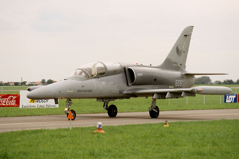 Soubor:Aero L-159 of Czech Air Force (reg. 6061), taxiing, Radom AirShow 2005, Poland.jpg