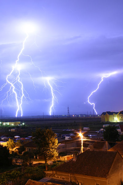 Soubor:Lightning over Oradea Romania 2.jpg