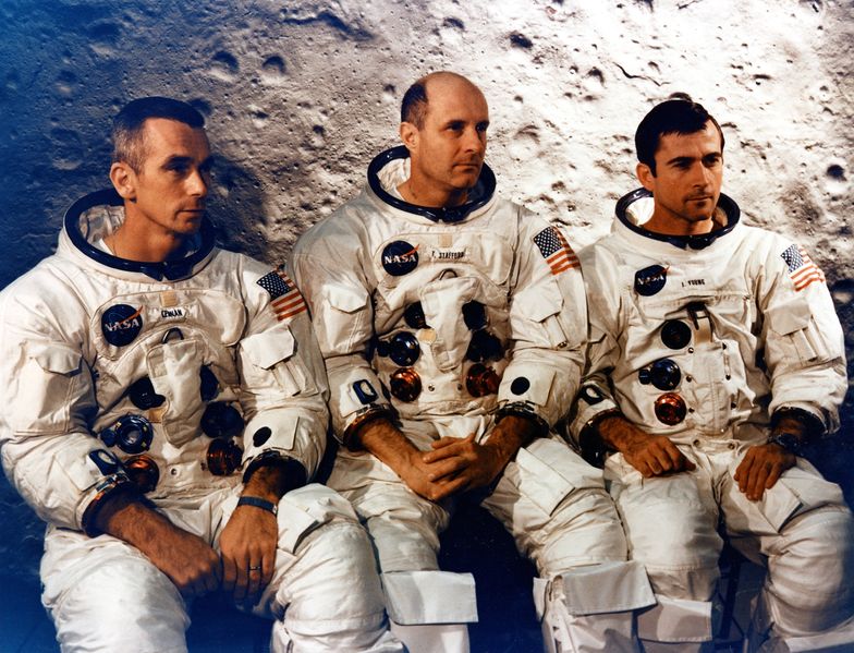 Soubor:The three prime crew members for the Apollo 10 mission (Cernan, Stafford and Young).jpg