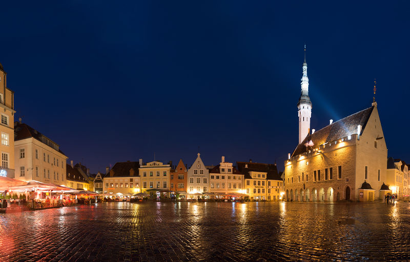 Soubor:Tallinna raekoda Panorama.jpg