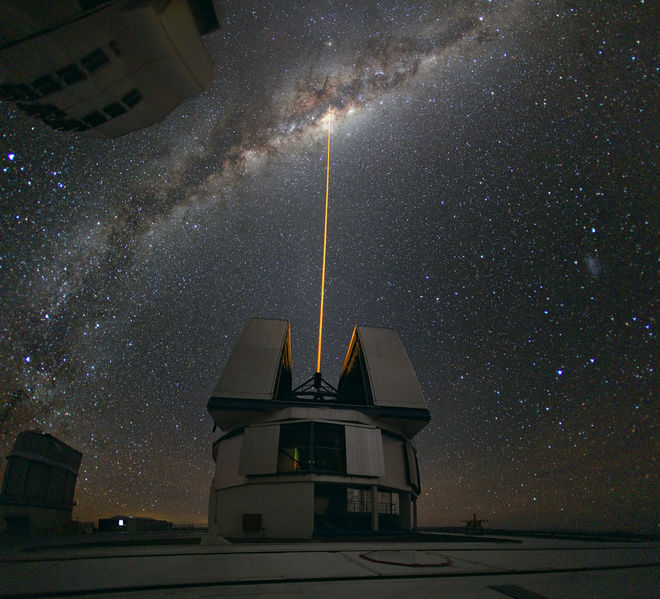 Soubor:Laser Towards Milky Ways Centre.jpg
