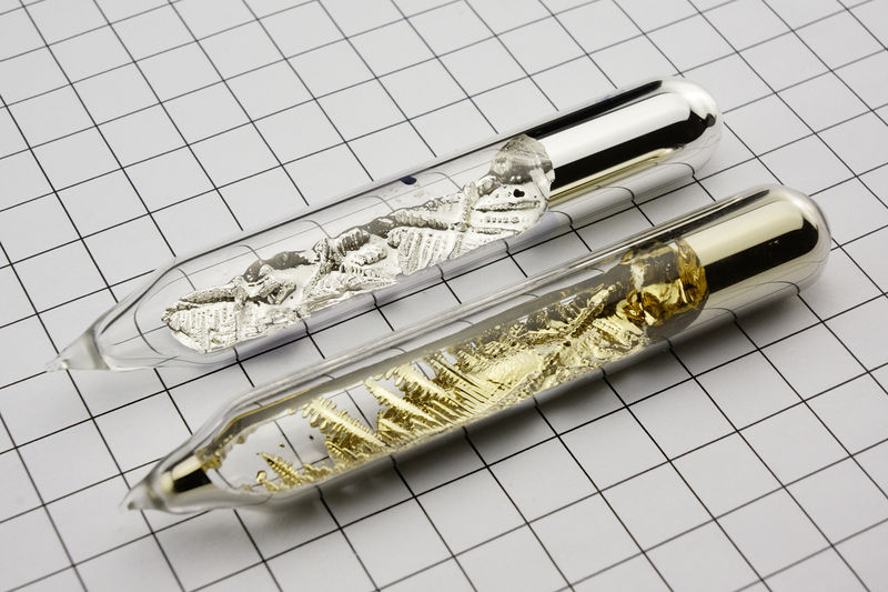 Soubor:Rubidium and Cesium crystals.jpg