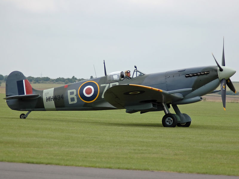 Soubor:Spitfire LF IXC MH434.jpg