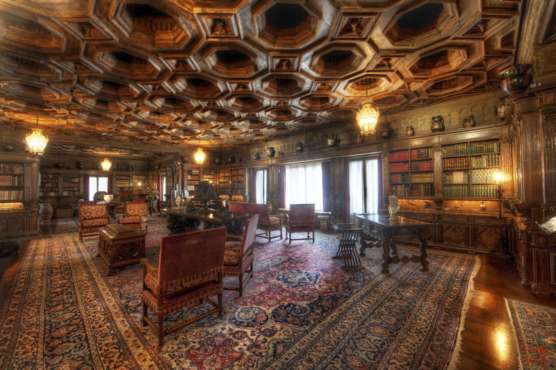 Soubor:The Private Library HDR Flickr.jpg