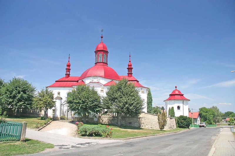 Soubor:Slatiny - kostel Nanebevzetí Panny Marie2.jpg