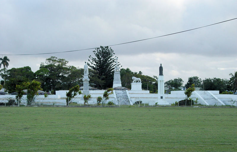 Soubor:Tonga royal family tomb.jpg