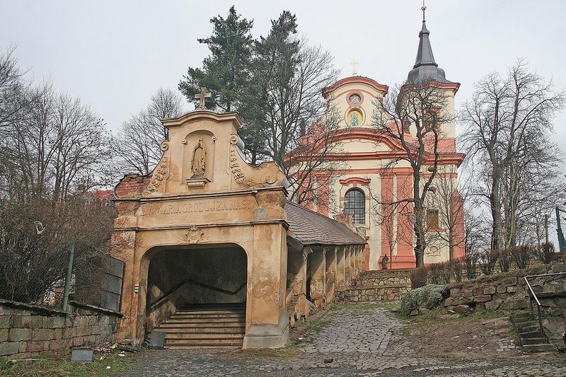 Soubor:Nová Paka - klášterní kostel Nanebevzetí Panny Marie.jpg
