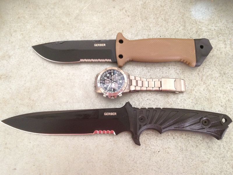 Soubor:Gerber-LMF-II-survival-knife-and-LHR.JPG
