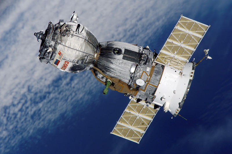 Soubor:Soyuz TMA-7 spacecraft2edit1.jpg