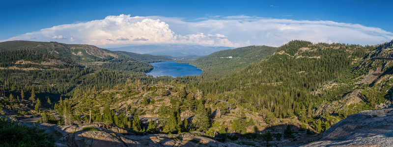 Soubor:Donner Lake as seen from Donner Pass.jpg