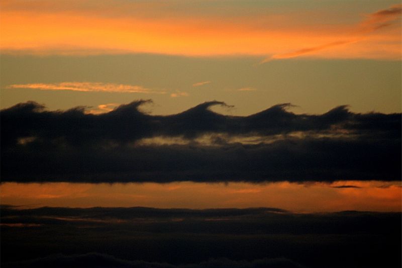 Soubor:Kelvin Helmholz wave clouds.jpg