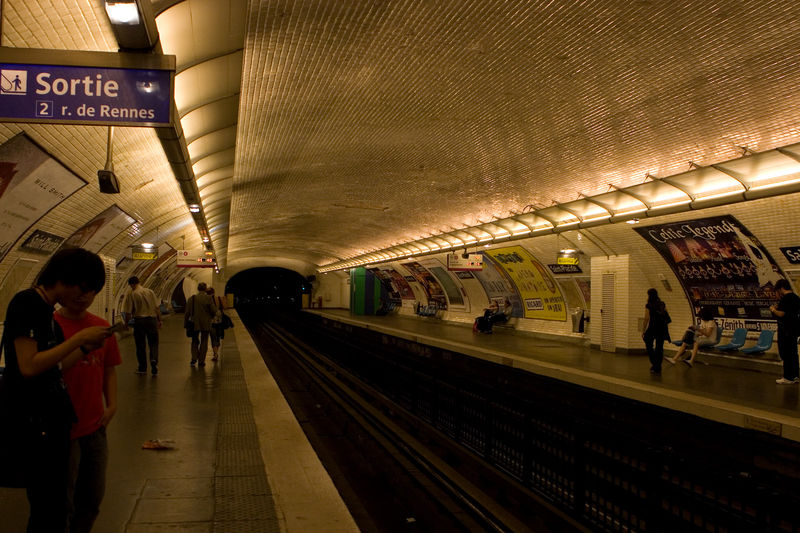 Soubor:Saint-Placide station.jpg