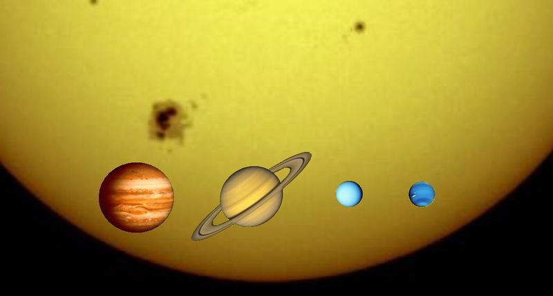 Soubor:Gas giants and the Sun (1 px = 1000 km).jpg
