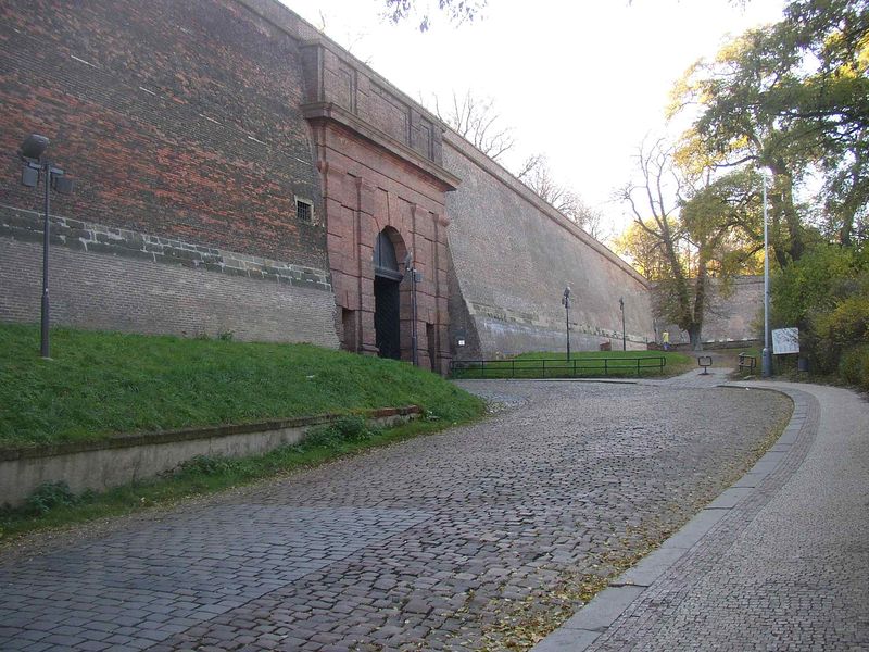 Soubor:Brick Gate Vysehrad Prague CZ 742.jpg