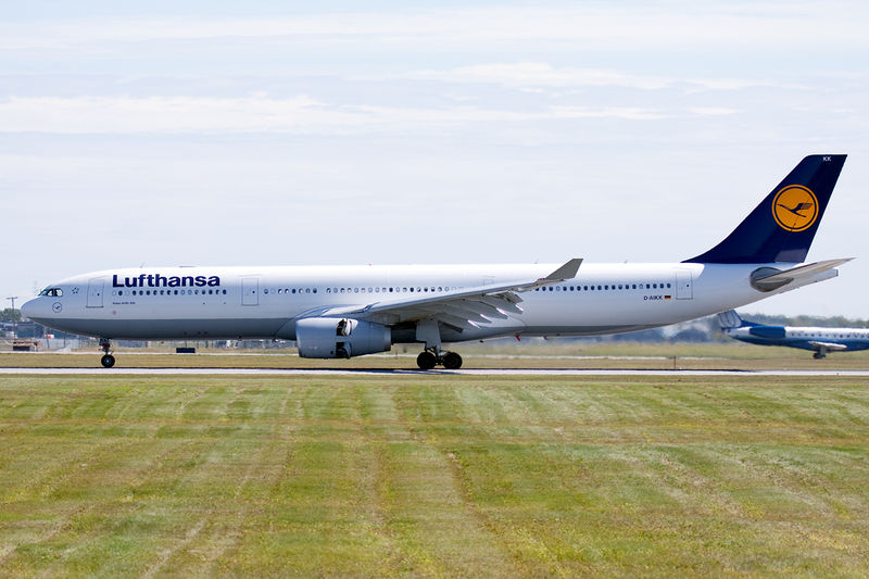 Soubor:Lufthansa Airbus A330-300 YUL 2009.jpg