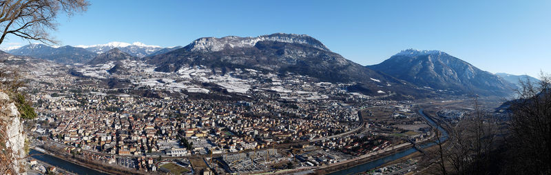 Soubor:Trento-hires panorama from Sardagna in winter.jpg